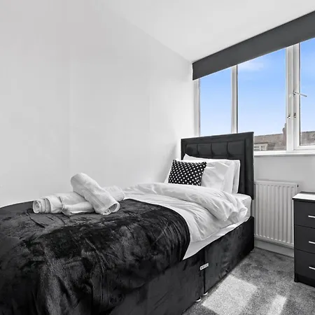 Spacious Sleeps 6 With Free Street Parking Apartment Leeds (West Yorkshire)