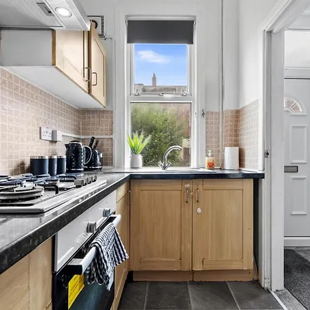 Spacious Sleeps 6 With Free Street Parking Apartment Leeds (West Yorkshire)