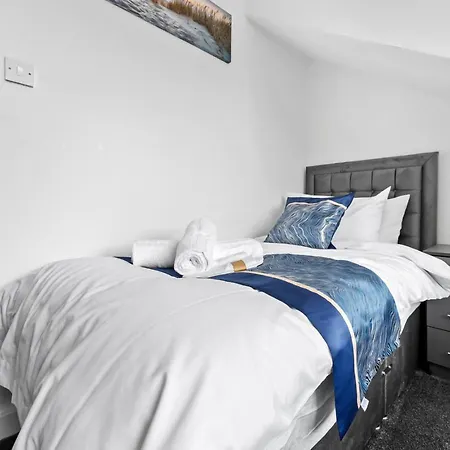 Spacious Sleeps 6 With Free Street Parking Apartment Leeds (West Yorkshire)