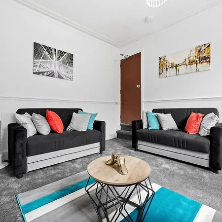 Spacious Sleeps 6 With Free Street Parking Leeds (West Yorkshire)
